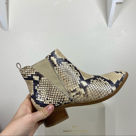 Marc Fisher Yale Chelsea Booties Boots Natural Snake Print Leather 6.5 - Picture 7 of 7